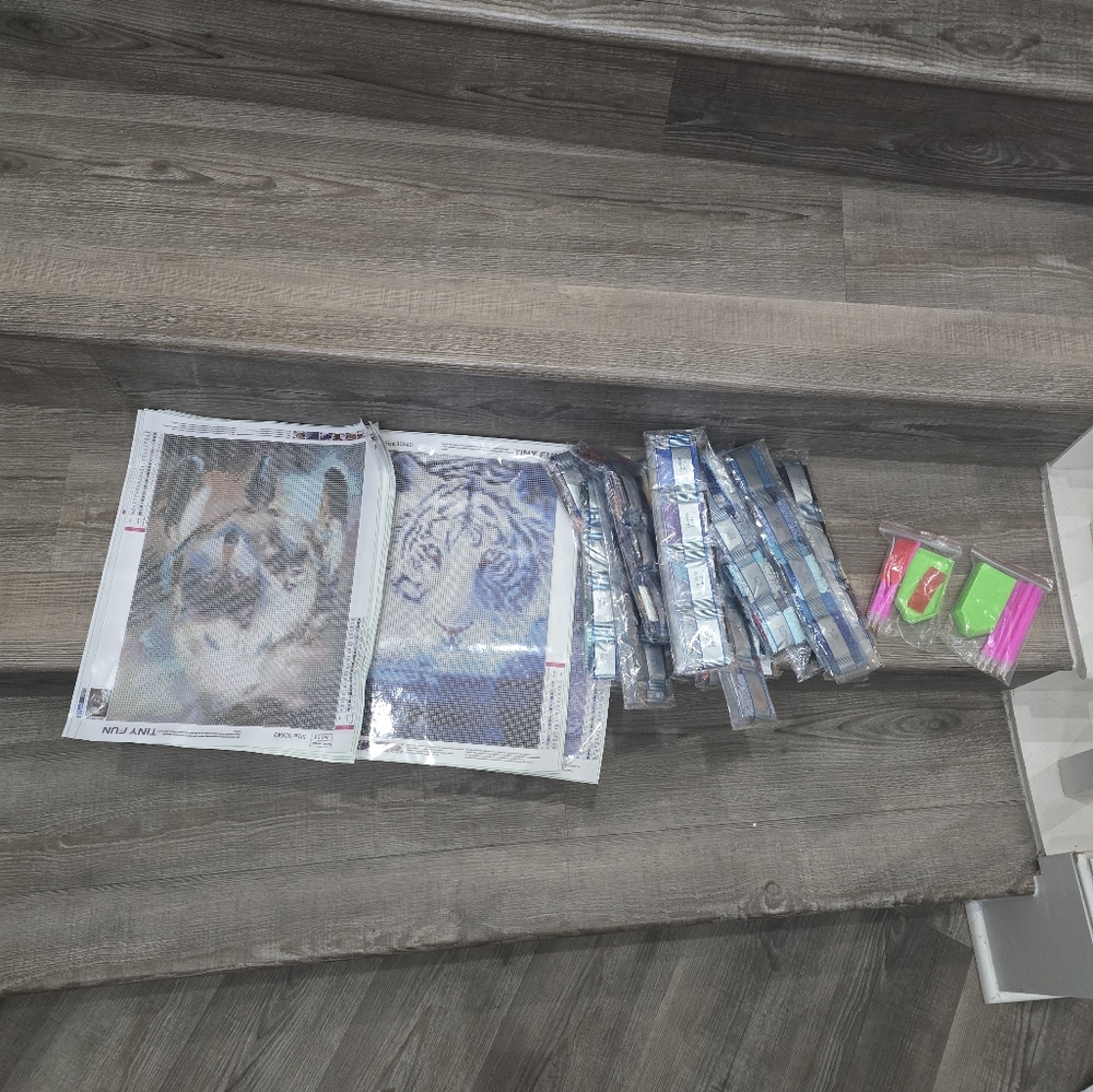 Large set of paint gem 12 pictures. 13 sets of bead pack and 2 sets of utensils